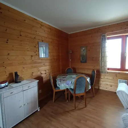 V Dřevěném Domě