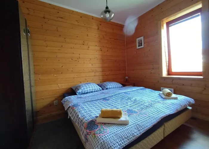 V Dřevěném Domě